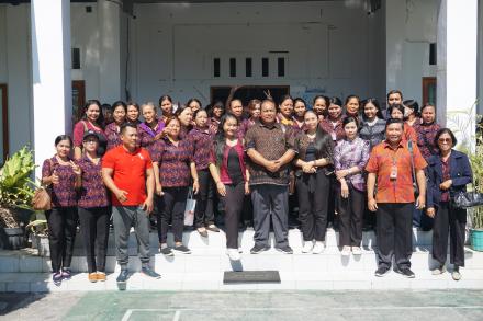 Kunjungan Dari Desa Padangsambian